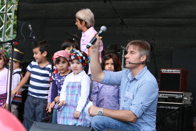 gal/2010/2010 Saitentwist Essen Original Moderation und Kinderbuehne 11.09/2010 Saitentwist 11.09. Moderation Essen Original HIrschlandplat 023.jpg